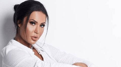 Gracyanne mostra gominhos no abdômen e fã brinca