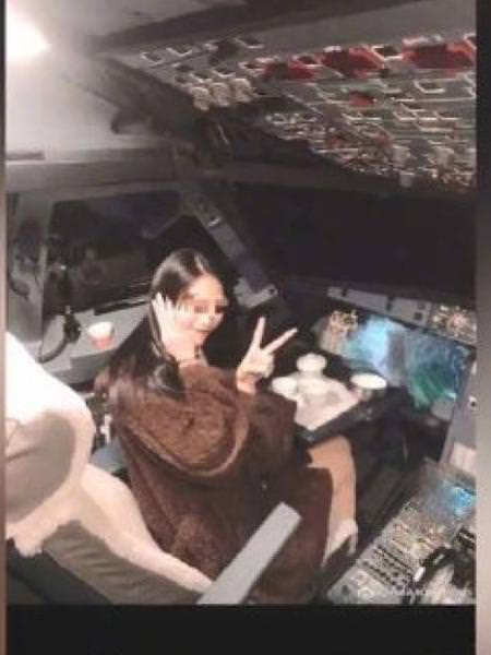 Piloto chinês é banido após convidar passageira para tomar chá na cabine