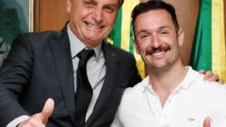 Diego Hypólito tira foto com Bolsonaro e causa revolta na web