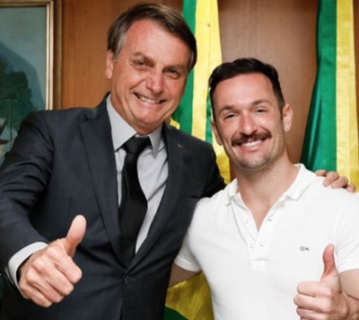 Diego Hypólito tira foto com Bolsonaro e causa revolta na web
