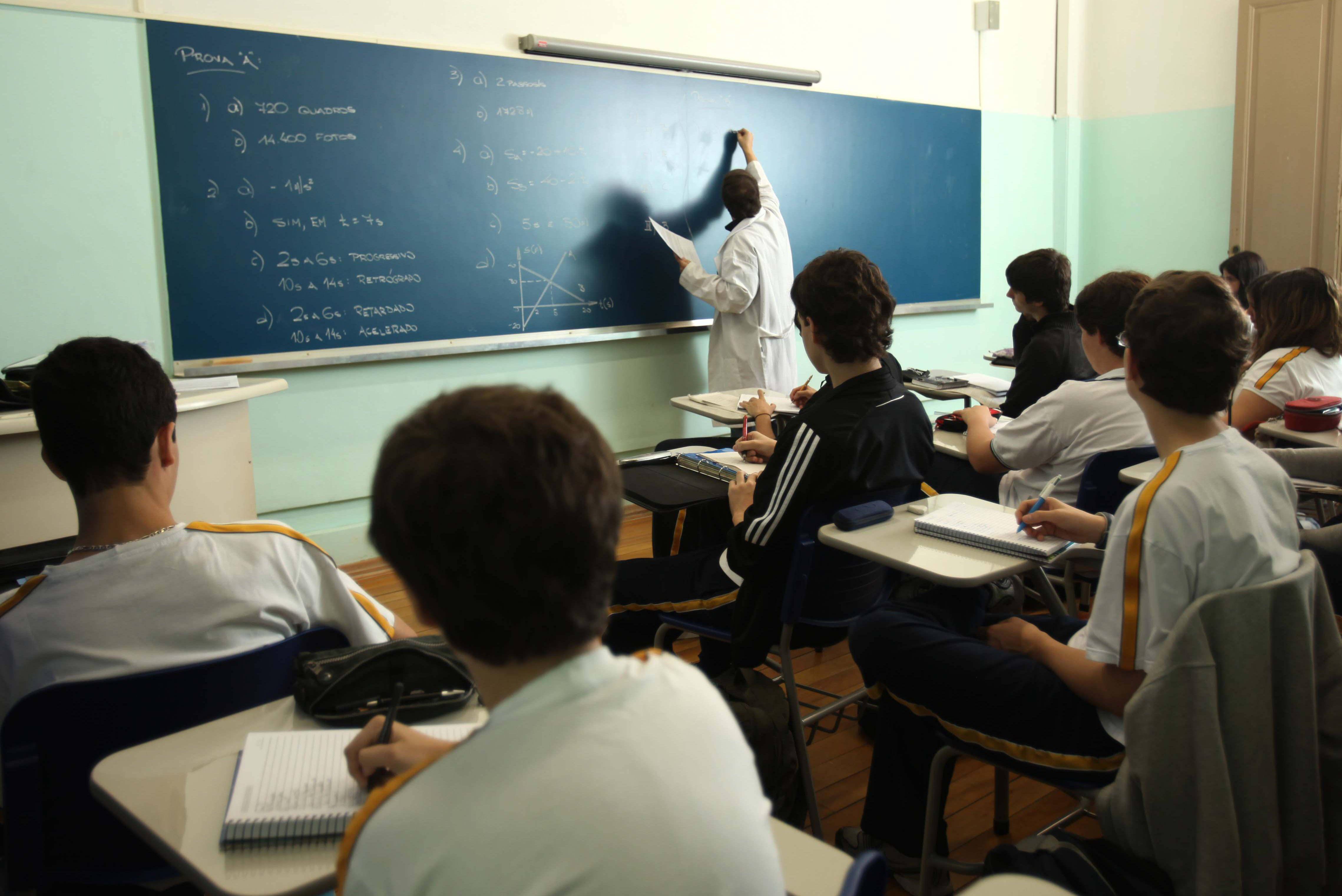 Escolas particulares de Manaus são notificadas por descumprir redução nas mensalidades