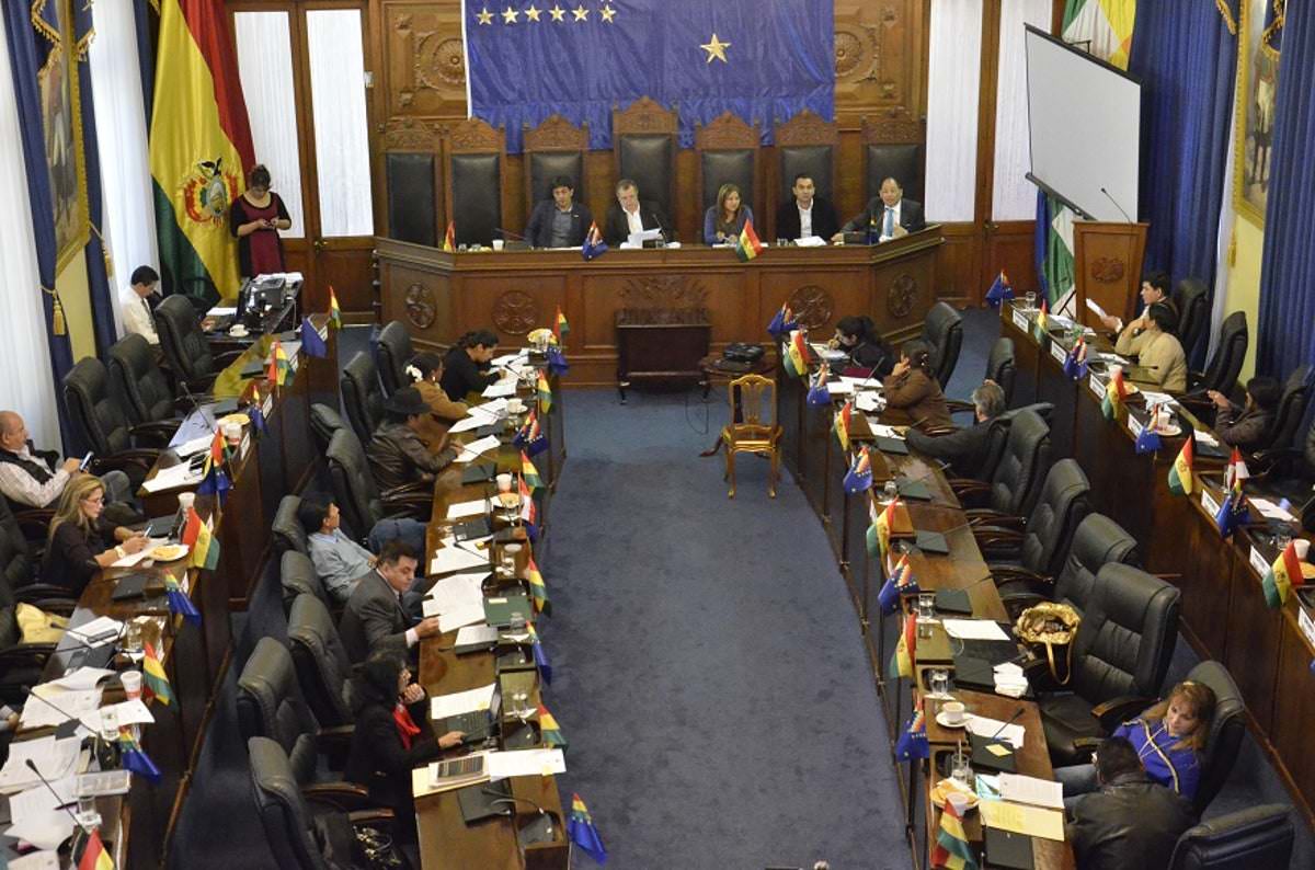 Bolívia: Senado aprova projeto de novas eleições; Morales é vetado