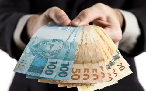 Com atraso, 13º dos servidores injetará R$430 milhões na economia