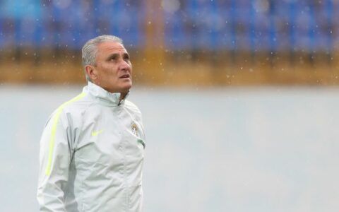 Em 1º treino após grupo ficar completo, Tite não dá pistas de escalação