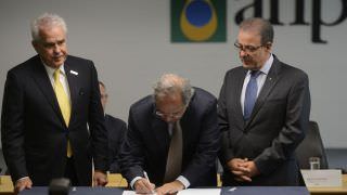 União e Petrobras assinam termo aditivo da cessão onerosa