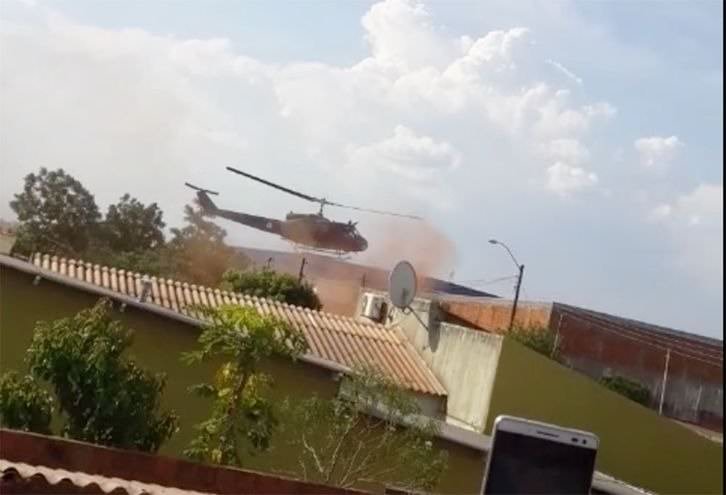 12 pessoas ficam feridas após queda de helicóptero de combate ao tráfico