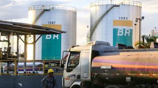Preço da gasolina nas refinarias subiu 4% pela segunda vez