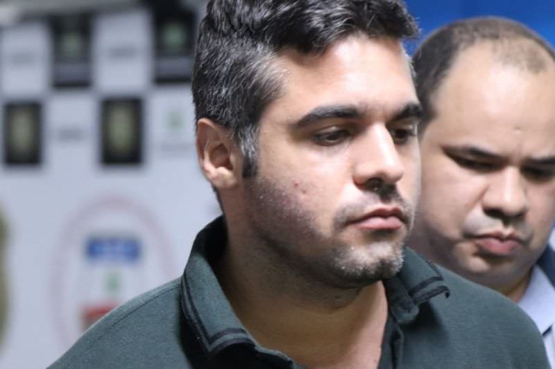 Juiz decide que Alejandro Valeiko não precisa mais usar tornozeleira eletrônica