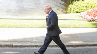 Boris Johnson é cobrado na TV por 'fugir de entrevista'