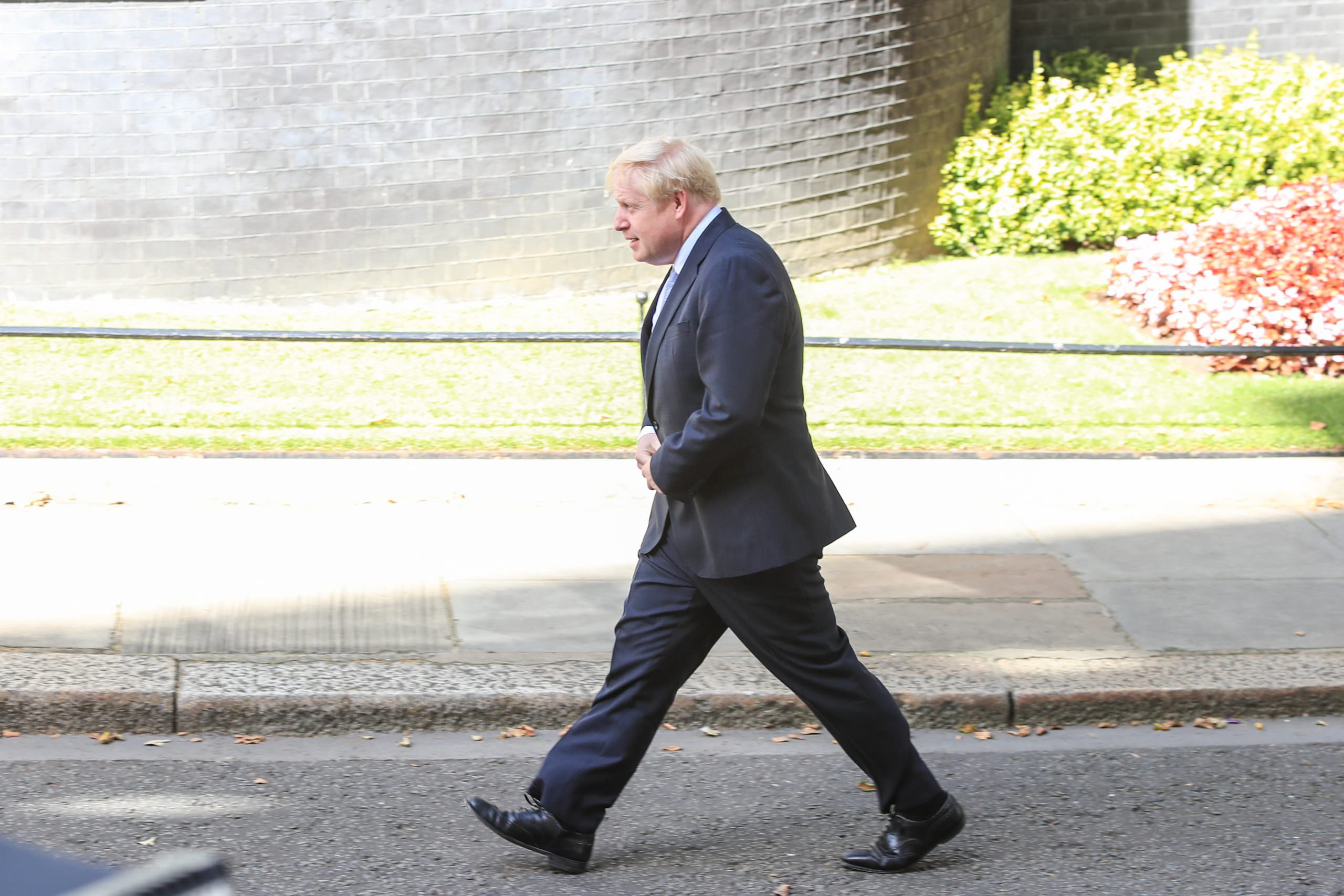 Boris Johnson é cobrado na TV por ‘fugir de entrevista’