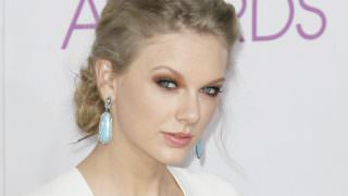 Taylor Swift critica pressão para que mulheres engravidem