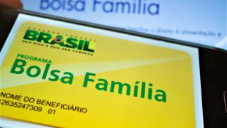 Bolsonaro anuncia pagamento de R$5bi do 13° do Bolsa Família