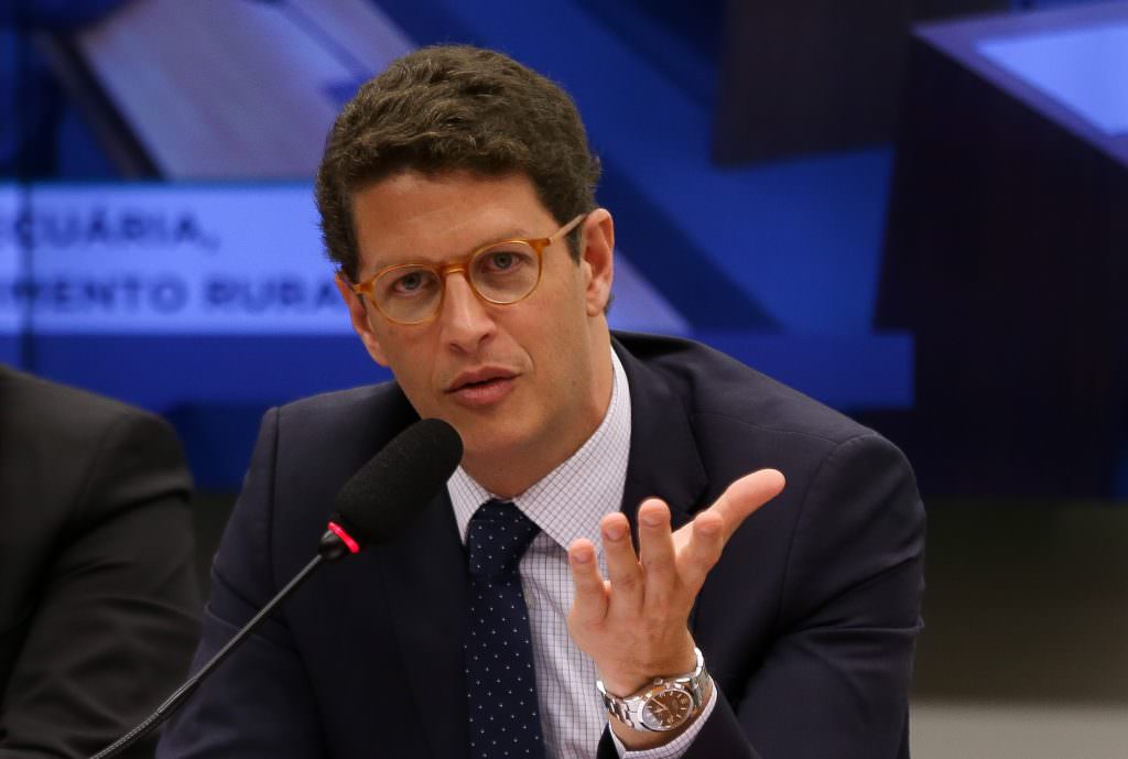 Ricardo Salles vai a ofensiva contra garimpos para aliviar pressão por Amazônia