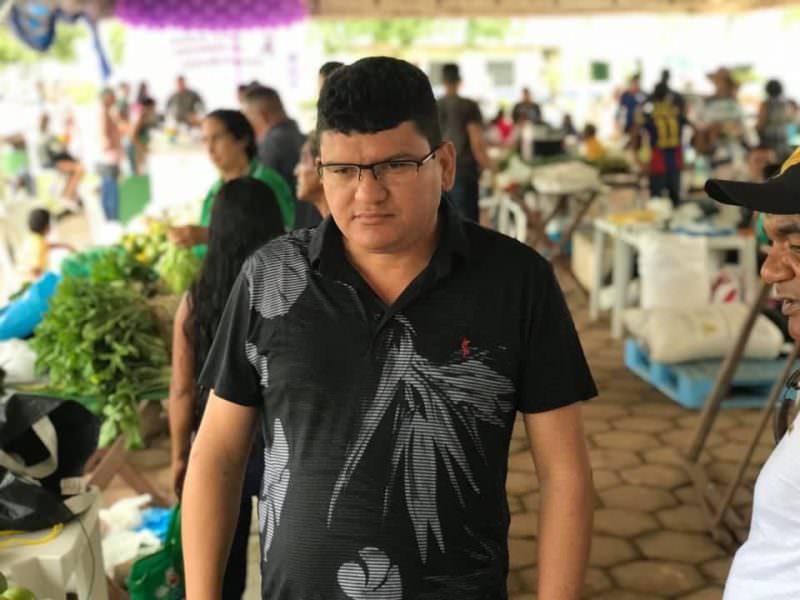 Prefeito do Careiro Castanho assina PL que reduz seu salário e do vice-prefeito