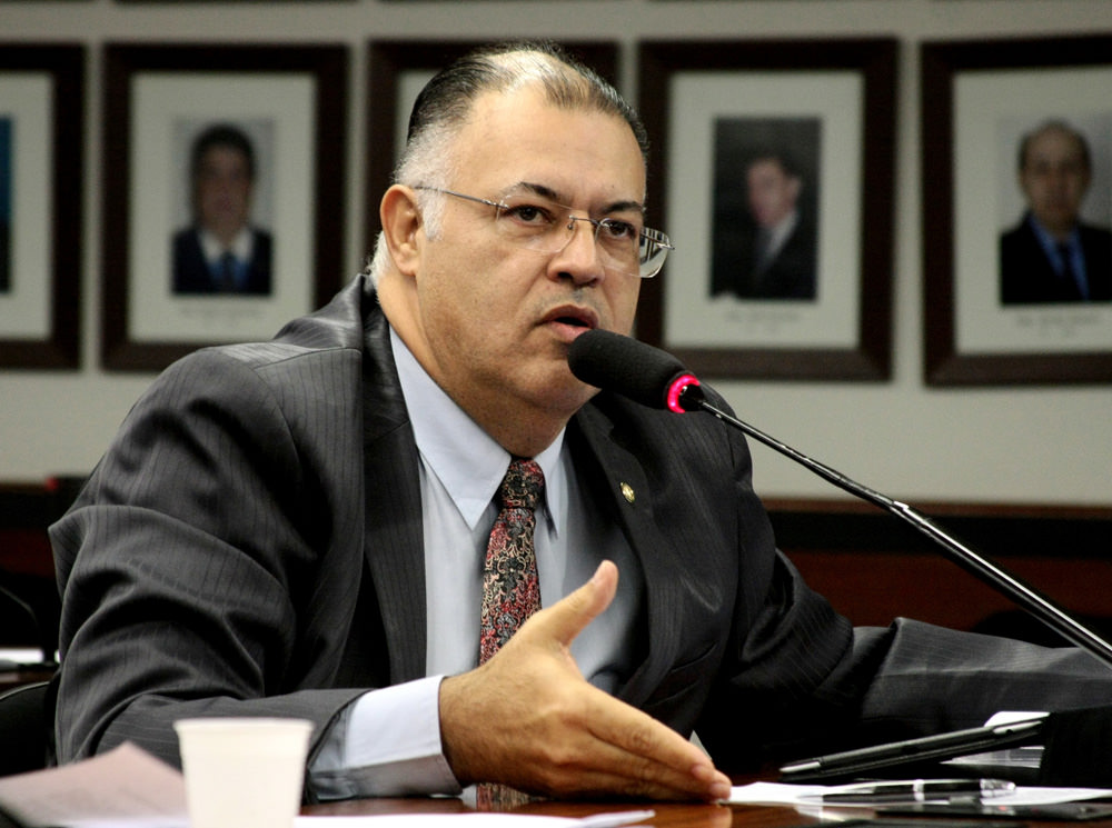 Deputado propõe que estudantes possam matar aulas para ir à igreja