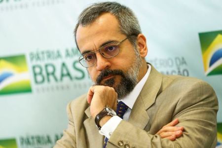 Weintraub responde a pedidos de correção de notas e solicita análise