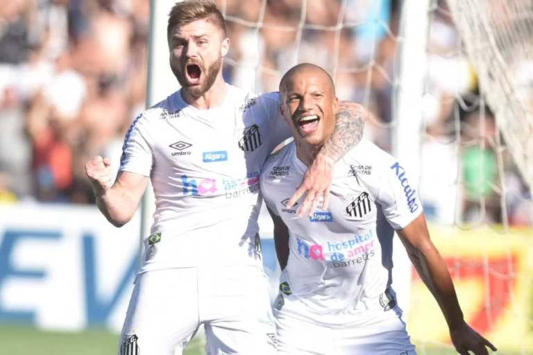 Santos goleia Flamengo e garante vice no Brasileirão