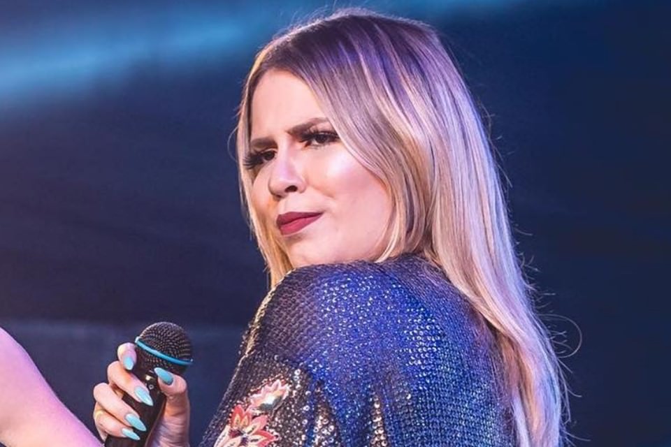 Marília Mendonça compartilha primeiro registro do filho recém-nascido