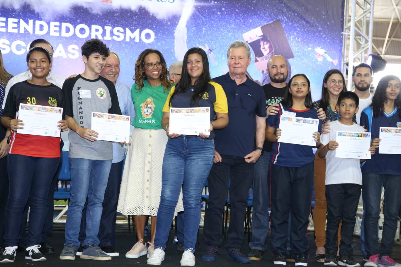 Estudantes municipais recebem certificado de empreendedorismo