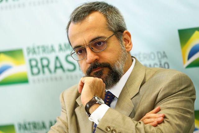 Desempenho do Brasil no Pisa é “culpa do  PT”, diz Abraham Weintraub