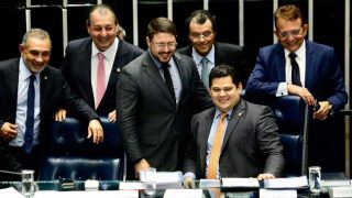 Baixo desempenho de Carlos Almeida em pesquisa gera crise e divide apoio para 2020