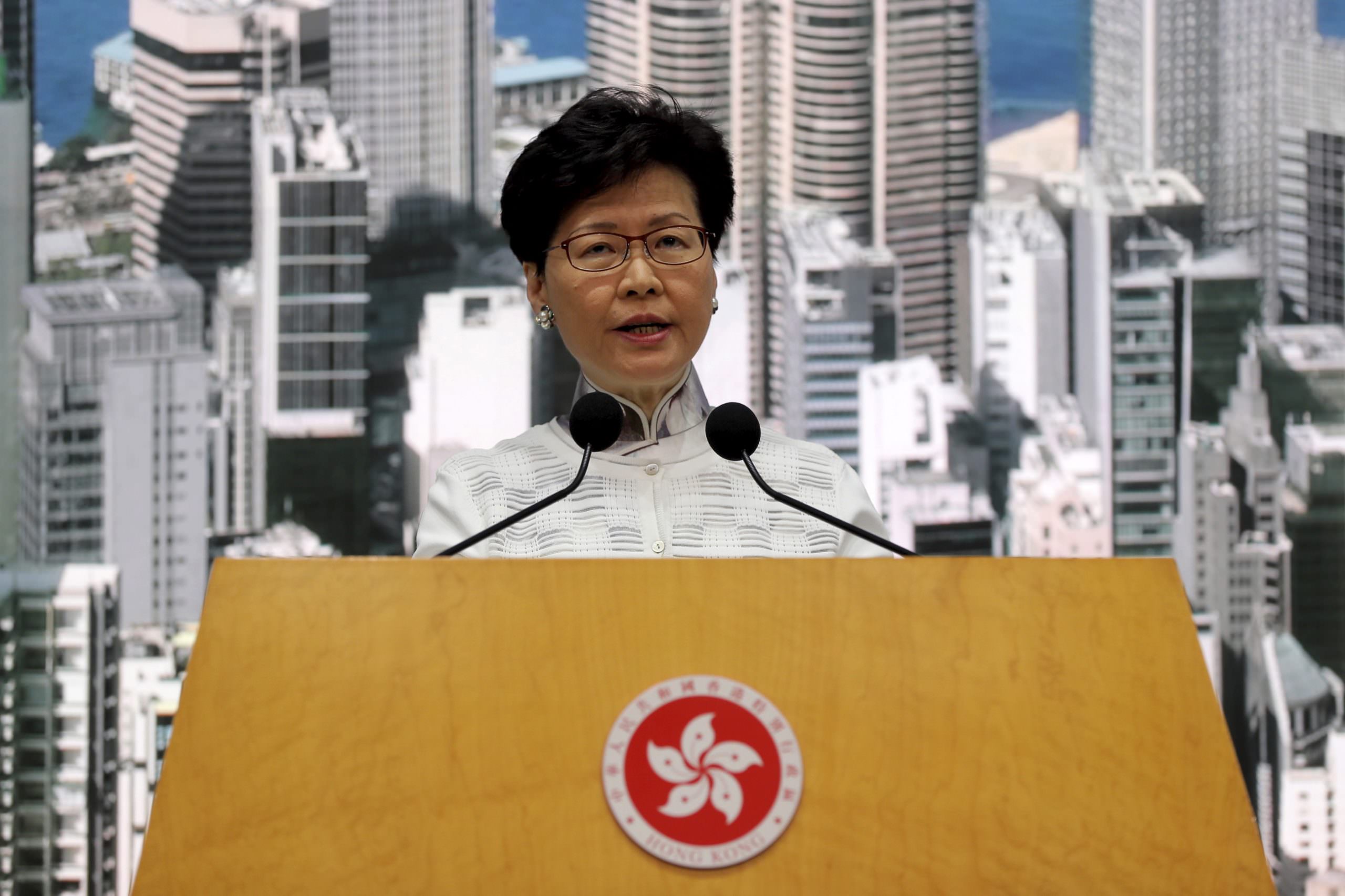 Lei dos EUA e violência prejudicarão a economia, diz líder de Hong Kong