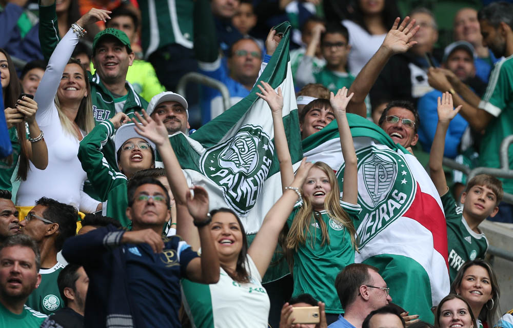 Palmeiras promete excluir quem expulsou torcedores do estádio