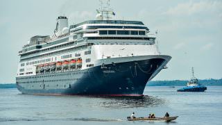 Cruzeiro Volendam atraca em Manaus com quase 2 mil turistas