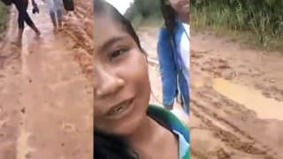 Em meio a lama, aluna cobra que prefeito de Tefé olhe por moradores