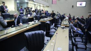 Sem deputados em plenário, Assembleia perde 2º dia de votação