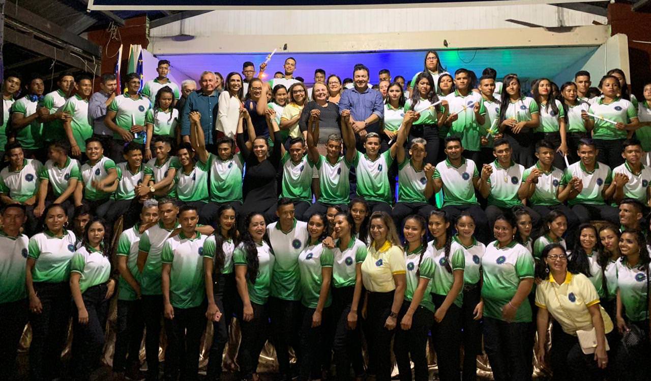 Alunos de comunidades rurais de Parintins comemoram formatura