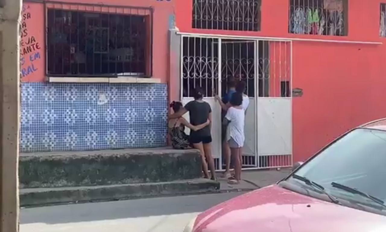 Mulher é encontrada enterrada no quintal da própria casa