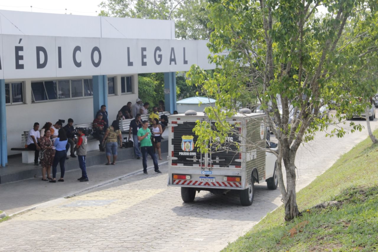 Cápsula de munição com nome da vítima é deixada em cena do crime