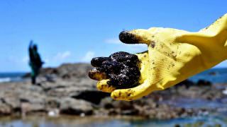 Ainda é um mistério a origem de derramamento de óleo , diz Marinha