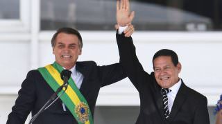 Bolsonaro volta atrás e decide mandar Mourão para posse na Argentina
