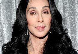 Em uma rede social, Cher afirma que virá ao Brasil em breve