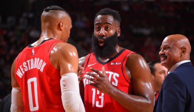 Com show de Westbrook, Rockets batem Raptors no Canadá
