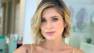 Flávia Alessandra posta foto antiga, e semelhança com a filha impressiona