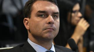 Flávio Bolsonaro diz que há 'supernotificação' de casos de Covid-19 e pede investigação no MPF