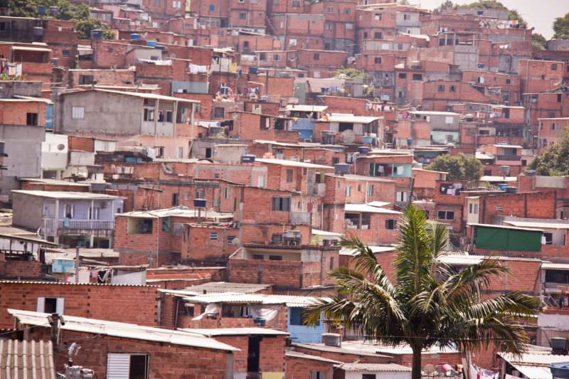 STF manda governo fixar valor para renda básica a brasileiros pobres