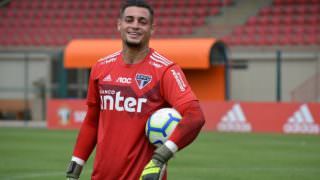 São Paulo rescinde contrato do goleiro Jean, acusado de agressão