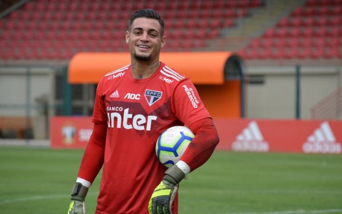 São Paulo rescinde contrato do goleiro Jean, acusado de agressão