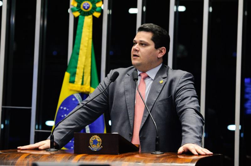 Alcolumbre avalia matérias que devem ou não avançar em 2020