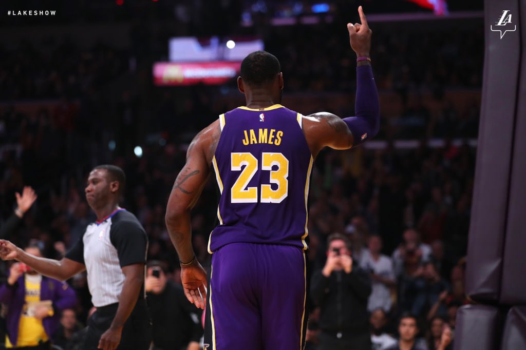LeBron faz “triple-double” e Lakers vencem Magic fora de casa na NBA