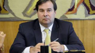 Rodrigo Maia recebe a maior premiação em evento da revista Istoé