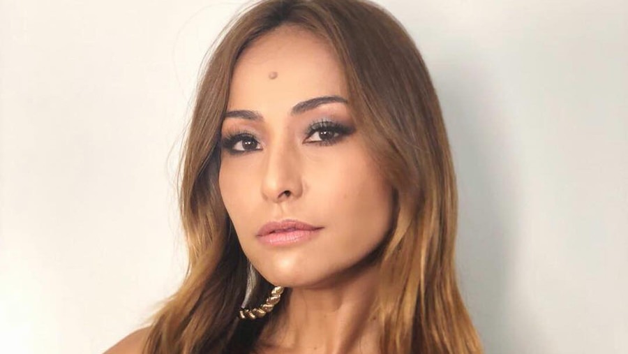 Sabrina Sato encanta seguidores após publicar foto com Zoe