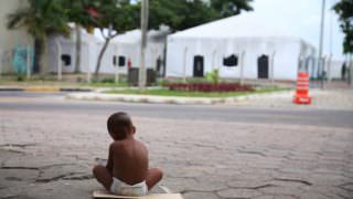 Barracas se tornaram moradias de venezuelanos em Manaus