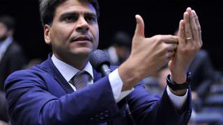 Senador critica projeto de clube-empresa e propõe estrutura específica