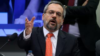 Weintraub rebate entidades judaicas: 'Tenho direito de falar do Holocausto'