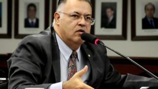 Deputado propõe que estudantes possam matar aulas para ir à igreja